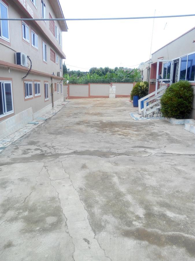 Open Space Hotel Κούμασι Εξωτερικό φωτογραφία